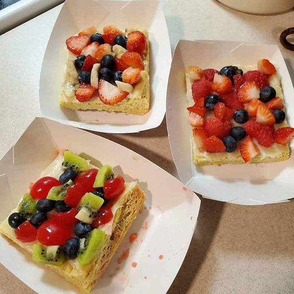 Honey & Rues Fruit Pizza